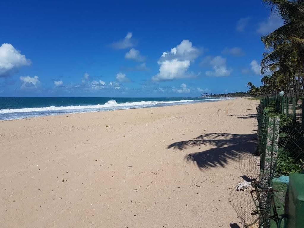Praia de Muro Alto, de areia clara e mar calmo